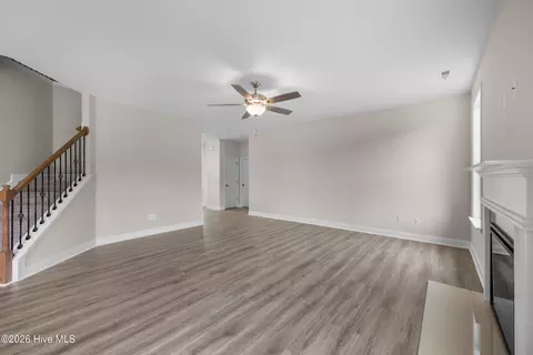 Living - 423 Fore Pl, Jacksonville, NC 28540 photo 3 of 4