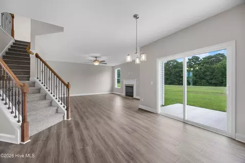 Living - 423 Fore Pl, Jacksonville, NC 28540 photo 4 of 4