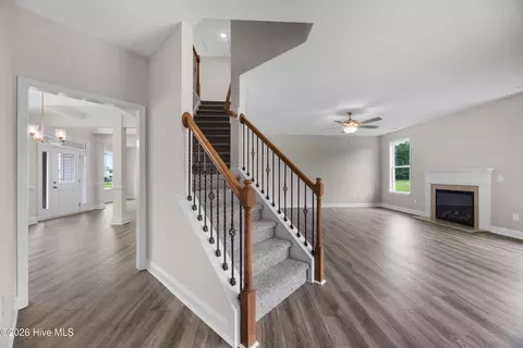 Entry Way - 423 Fore Pl, Jacksonville, NC 28540 photo 6 of 11