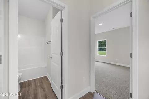 Entry Way - 423 Fore Pl, Jacksonville, NC 28540 photo 4 of 11