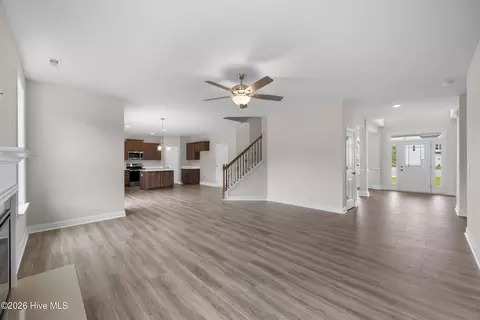 Living - 423 Fore Pl, Jacksonville, NC 28540 photo 2 of 4
