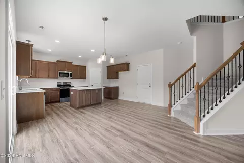 Entry Way - 423 Fore Pl, Jacksonville, NC 28540 photo 5 of 11