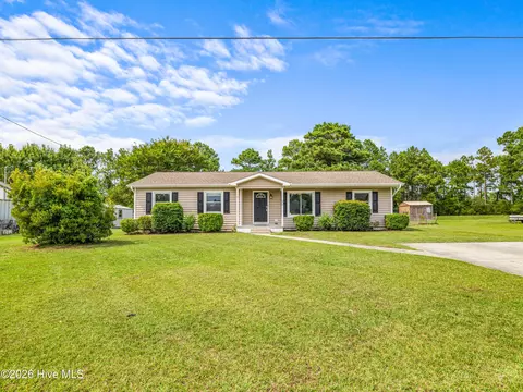 73 Sanders Dr, Hubert, NC 28539