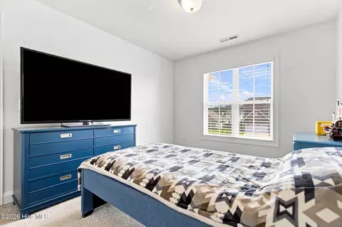 Bedroom - 601 Aurora Pl, Hampstead, NC 28443 photo 4 of 10
