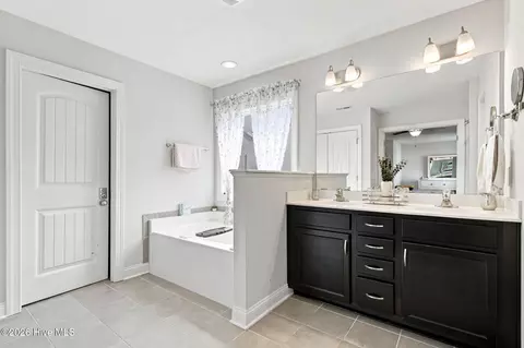 Bath - 601 Aurora Pl, Hampstead, NC 28443 photo 2 of 3
