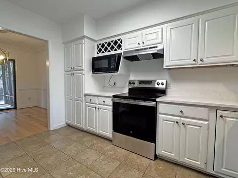 Kitchen - 114 Wimbledon Dr, Pinehurst, NC 28374 photo 3 of 4