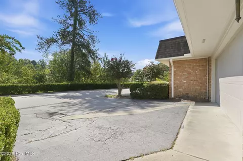 Exterior - 114 Wimbledon Dr, Pinehurst, NC 28374 photo 5 of 9