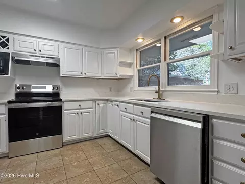 Kitchen - 114 Wimbledon Dr, Pinehurst, NC 28374 photo 2 of 4