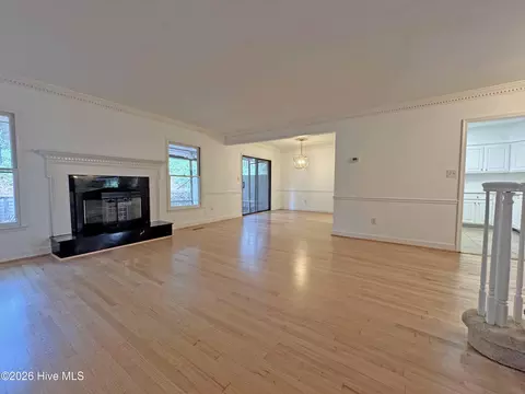 Living - 114 Wimbledon Dr, Pinehurst, NC 28374 photo 2 of 4