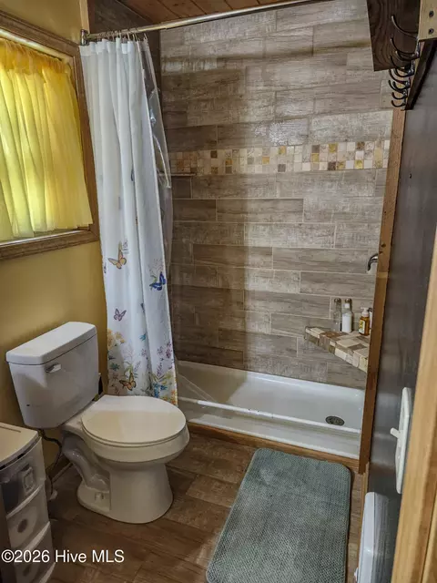 Bath - 361 Tall Timber Rd, Murphy, NC 28906 photo 2 of 2