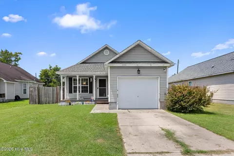 506 Mattocks Ave, Maysville, NC 28555