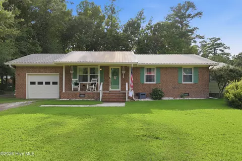 509 S Mcneil St, Burgaw, NC 28425