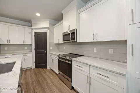 Kitchen - 671 Tree Top Trl, Evans, GA 30809 photo 3 of 5