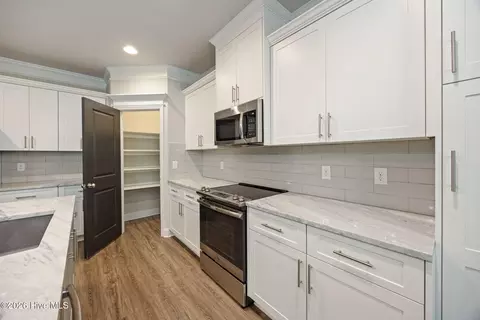 Kitchen - 671 Tree Top Trl, Evans, GA 30809 photo 4 of 5
