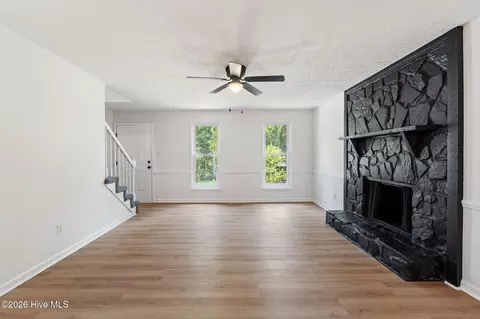 Living - 109 Maple Creek Dr, Martinez, GA 30907 photo 2 of 3