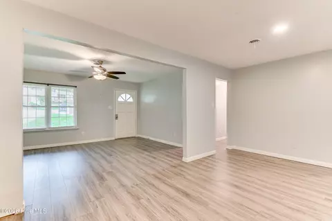 Living - 2301 Hardwick Rd, Augusta, GA 30906 photo 3 of 10