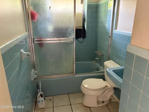 Bath - 2834 Cornelia Rd, Augusta, GA 30906 photo 2 of 2