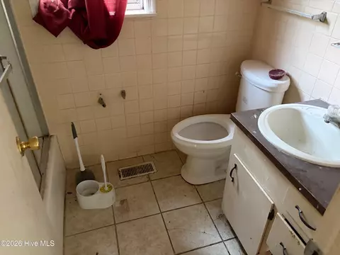 Bath - 2834 Cornelia Rd, Augusta, GA 30906 photo 1 of 2