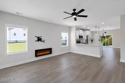 Living - 544 Poppleton Dr, Hampstead, NC 28443 photo 3 of 3