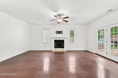 Living - 116 Mccabe Ct, Havelock, NC 28532 photo 2 of 4