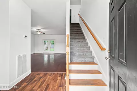 Entry Way - 116 Mccabe Ct, Havelock, NC 28532 photo 1 of 1