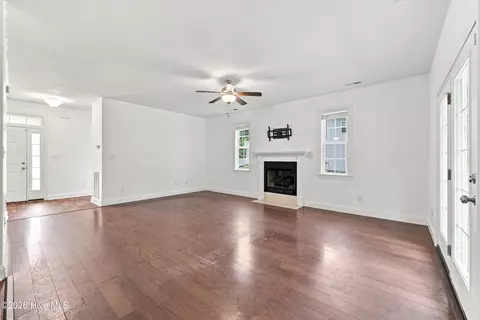 Living - 116 Mccabe Ct, Havelock, NC 28532 photo 4 of 4