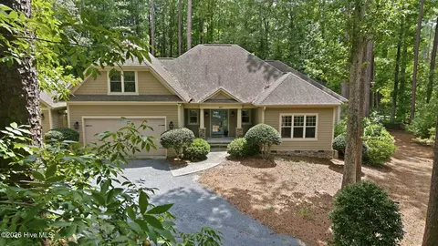 497 Clearfield Ln E, Southern Pines, NC 28387