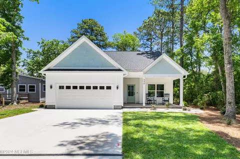 230 NE 74th St, Oak Island, NC 28465
