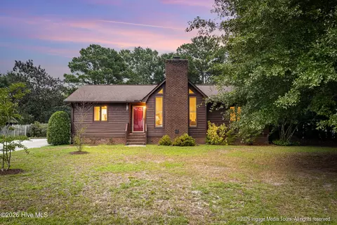 102 Southridge Dr, Greenville, NC 27858