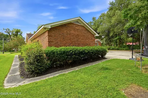 Exterior - 509 E 1st Ave, Chadbourn, NC 28431 photo 2 of 4