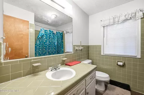 Bath - 509 E 1st Ave, Chadbourn, NC 28431 photo 3 of 3