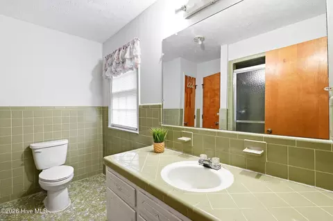 Bath - 509 E 1st Ave, Chadbourn, NC 28431 photo 1 of 3