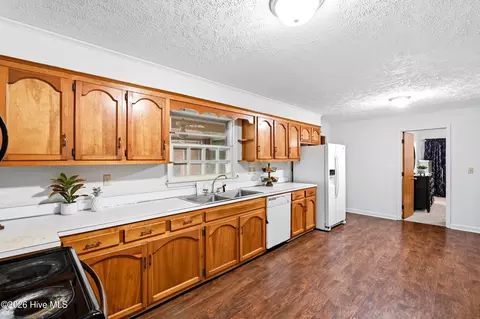 Kitchen - 509 E 1st Ave, Chadbourn, NC 28431 photo 2 of 3