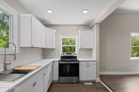 Kitchen - 1510 Chestnut St, Augusta, GA 30901 photo 6 of 7
