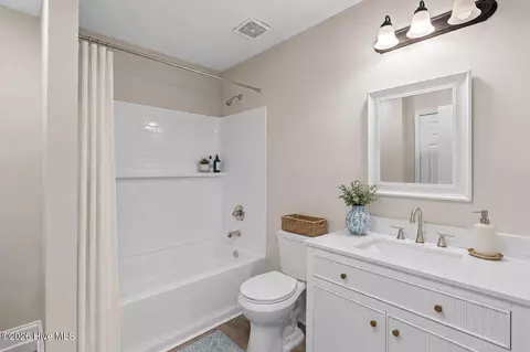 Bath - 1510 Chestnut St, Augusta, GA 30901 photo 1 of 4