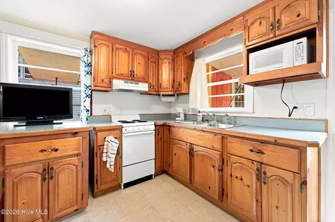 Kitchen - 2035 Smithfield St, Kill Devil Hills, NC 27948 photo 3 of 3