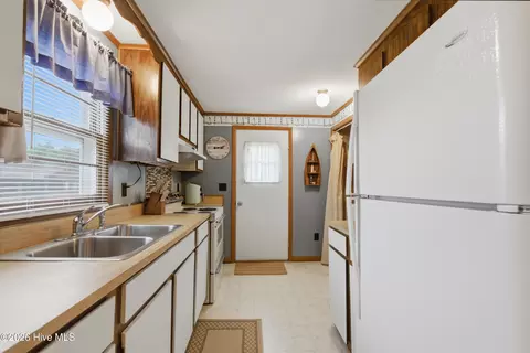 Kitchen - 1488 Colington Rd, Kill Devil Hills, NC 27948 photo 1 of 2