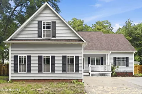 127 Bayshore Dr, Sneads Ferry, NC 28460