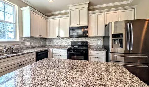 Kitchen - 563 Bunchgrass St, Evans, GA 30809 photo 4 of 5