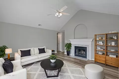 Living - 3311 Cobblestone Ct, Augusta, GA 30906 photo 2 of 6