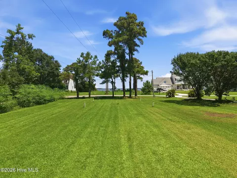 1513 Scotts Lndg, Morehead City, NC 28557