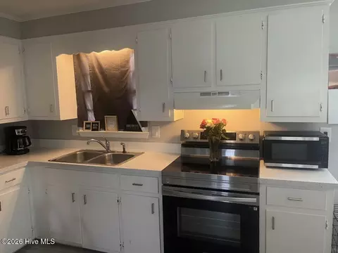 Kitchen - 122 Turtle Shell Rd, Richlands, NC 28574 photo 1 of 3