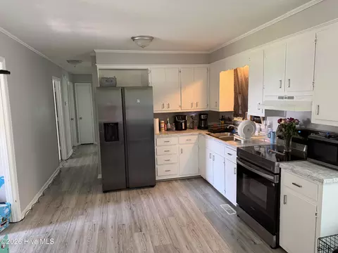 Kitchen - 122 Turtle Shell Rd, Richlands, NC 28574 photo 3 of 3