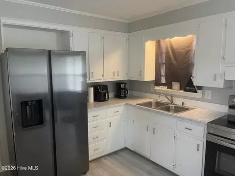 Kitchen - 122 Turtle Shell Rd, Richlands, NC 28574 photo 2 of 3