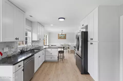 Kitchen - 314 Trappers Rd, Hubert, NC 28539 photo 6 of 7