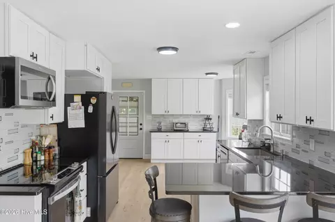 Kitchen - 314 Trappers Rd, Hubert, NC 28539 photo 2 of 7
