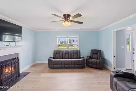 Living - 314 Trappers Rd, Hubert, NC 28539 photo 3 of 3