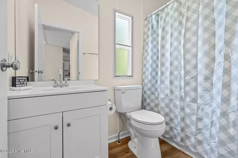Bath - 1014 Harrells Loop Rd, Jacksonville, NC 28540 photo 1 of 5