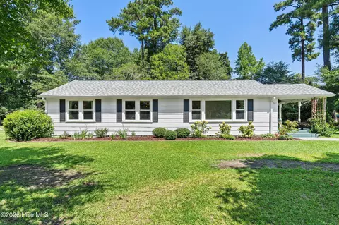 602 E Wilmington St, Burgaw, NC 28425