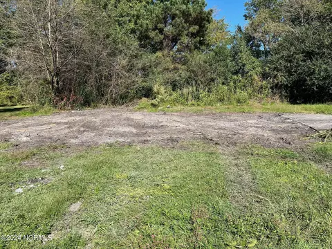 1333 Millpond Rd, Elizabeth City, NC 27909